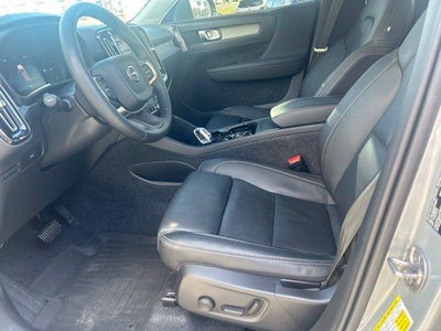 2025 Volvo XC40 B5 AWD Plus Bright Theme