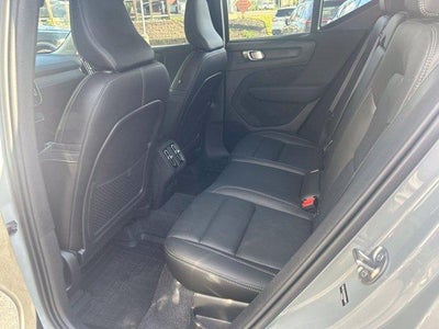 2025 Volvo XC40 B5 AWD Plus Bright Theme
