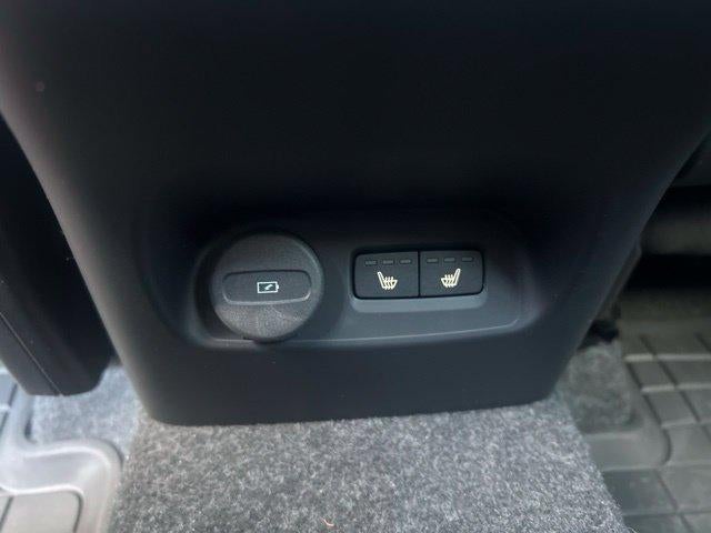 2025 Volvo XC40 B5 AWD Plus Bright Theme