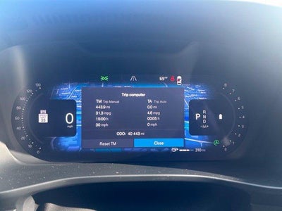 2025 Volvo XC40 B5 AWD Plus Bright Theme