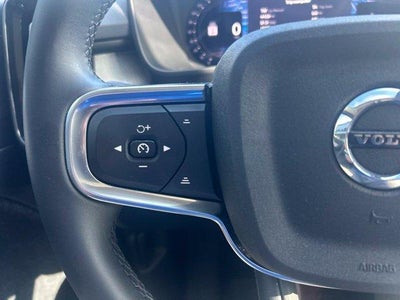 2025 Volvo XC40 B5 AWD Plus Bright Theme
