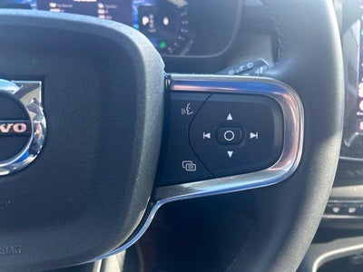 2025 Volvo XC40 B5 AWD Plus Bright Theme