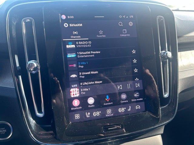 2025 Volvo XC40 B5 AWD Plus Bright Theme