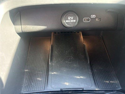 2025 Volvo XC40 B5 AWD Plus Bright Theme