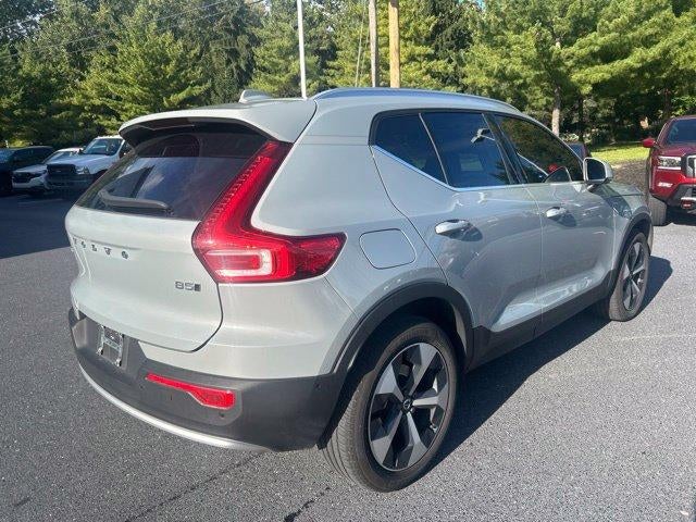 2025 Volvo XC40 B5 AWD Plus Bright Theme