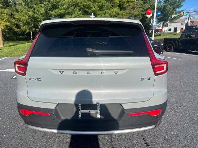 2025 Volvo XC40 B5 AWD Plus Bright Theme