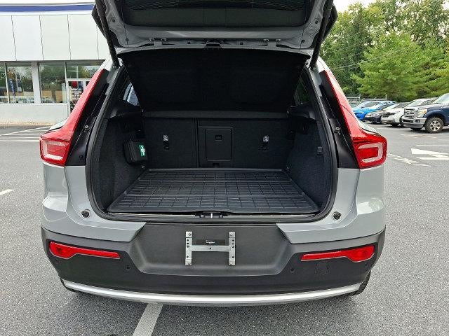 2025 Volvo XC40 B5 AWD Plus Bright Theme