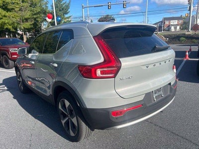 2025 Volvo XC40 B5 AWD Plus Bright Theme