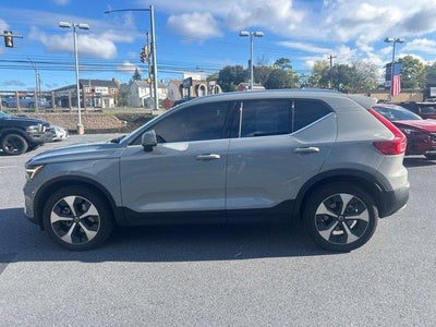 2025 Volvo XC40 B5 AWD Plus Bright Theme