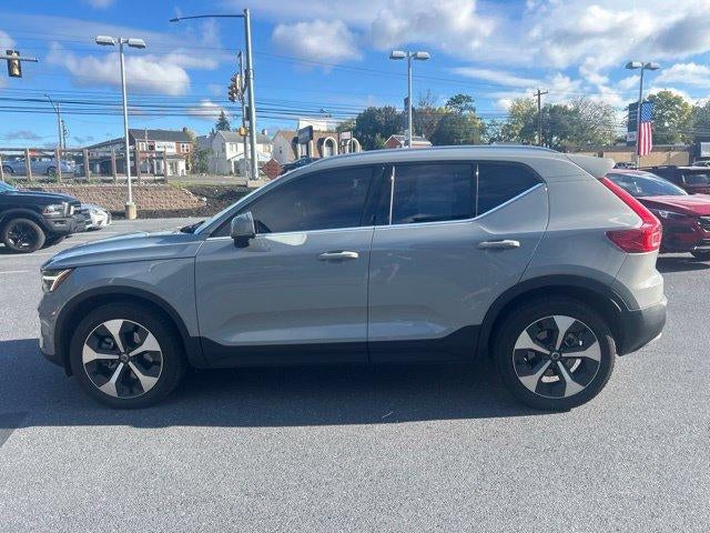 2025 Volvo XC40 B5 AWD Plus Bright Theme