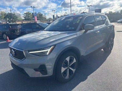 2025 Volvo XC40 B5 AWD Plus Bright Theme