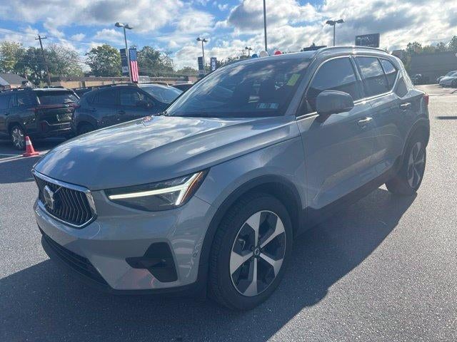 2025 Volvo XC40 B5 AWD Plus Bright Theme