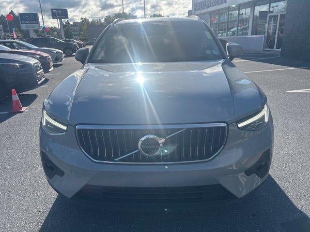 2025 Volvo XC40 B5 AWD Plus Bright Theme