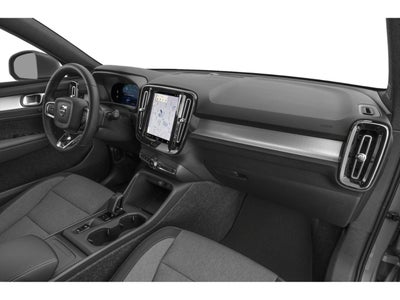 2025 Volvo XC40 B5 AWD Plus Bright Theme