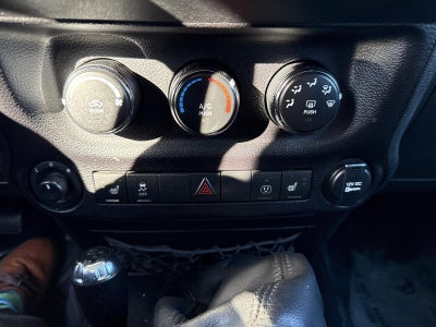 2015 Jeep Wrangler Unlimited 4WD 4dr Sahara