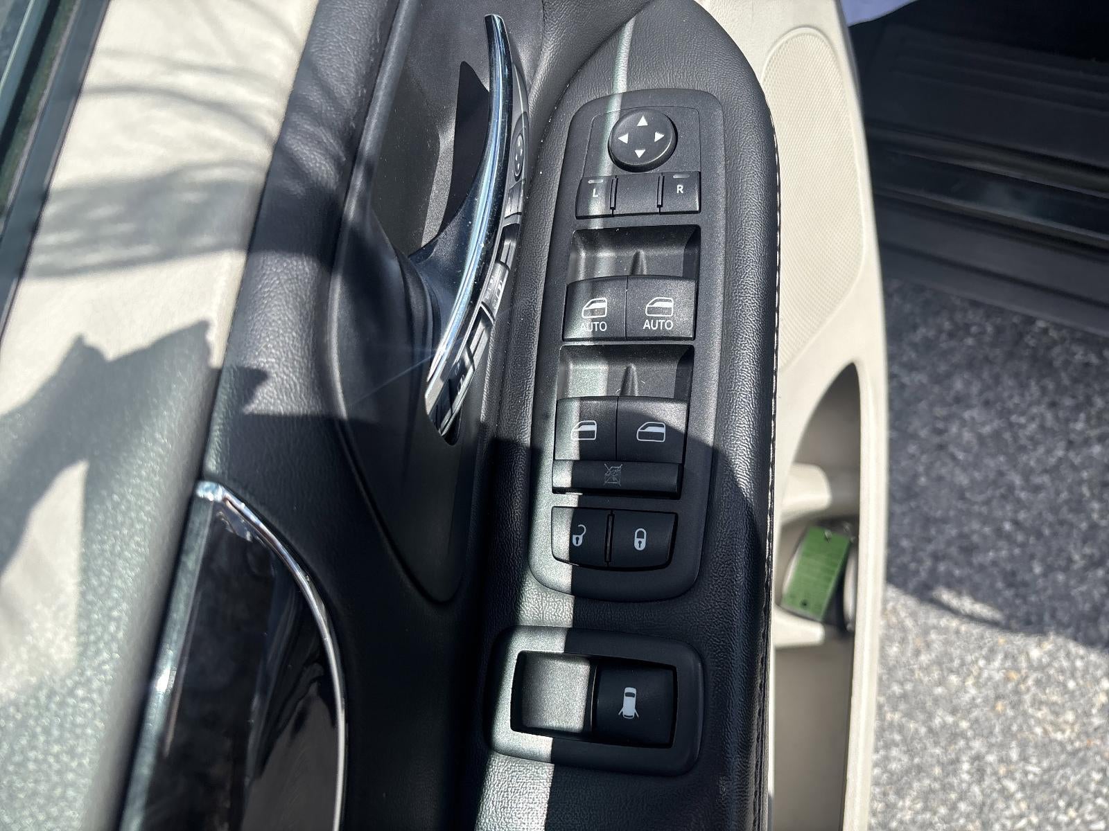 2015 Chrysler Town & Country 4dr Wgn Touring