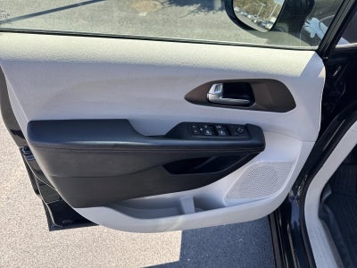 2017 Chrysler Pacifica Touring-L FWD