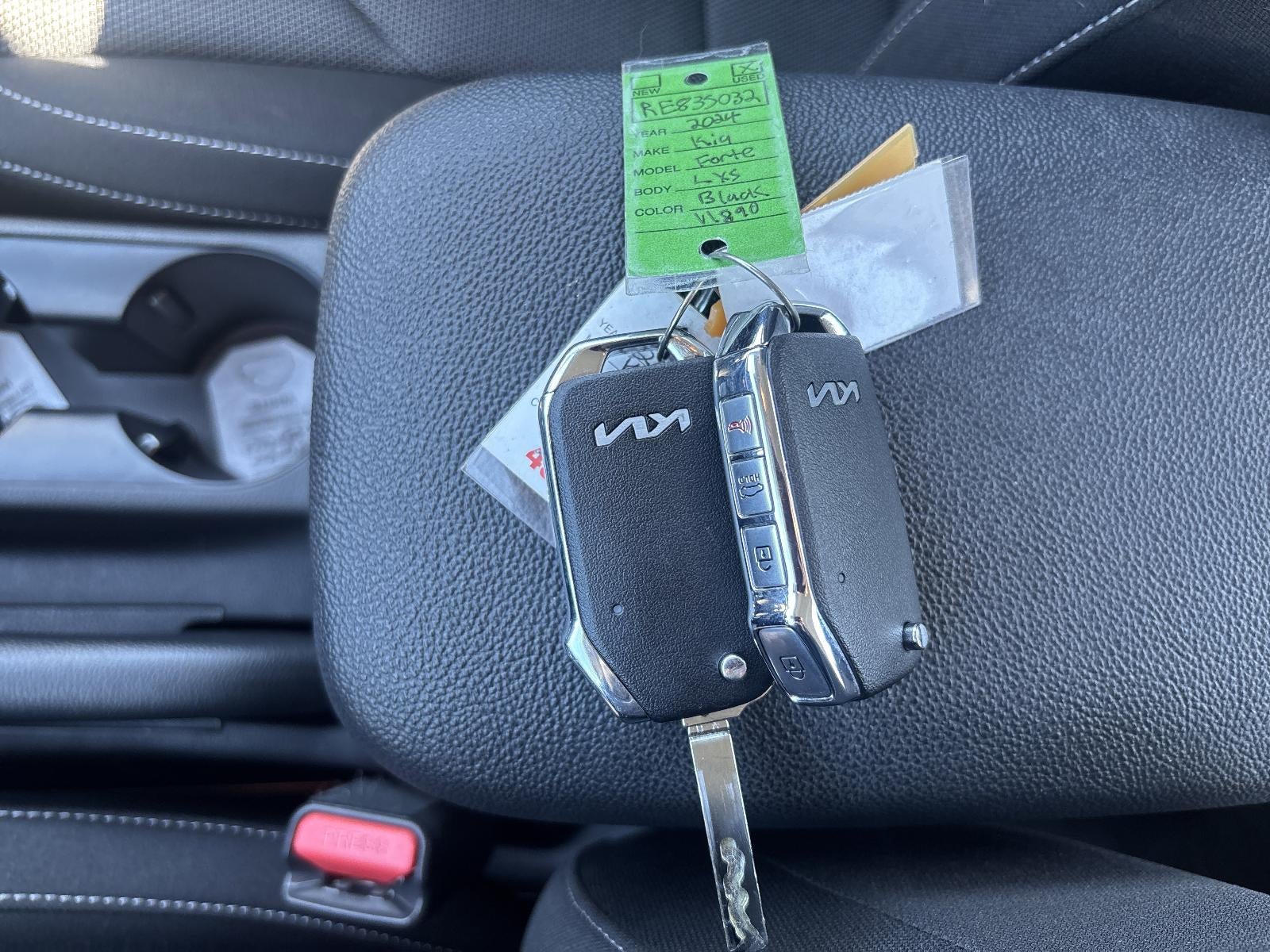 2024 Kia Forte LXS IVT