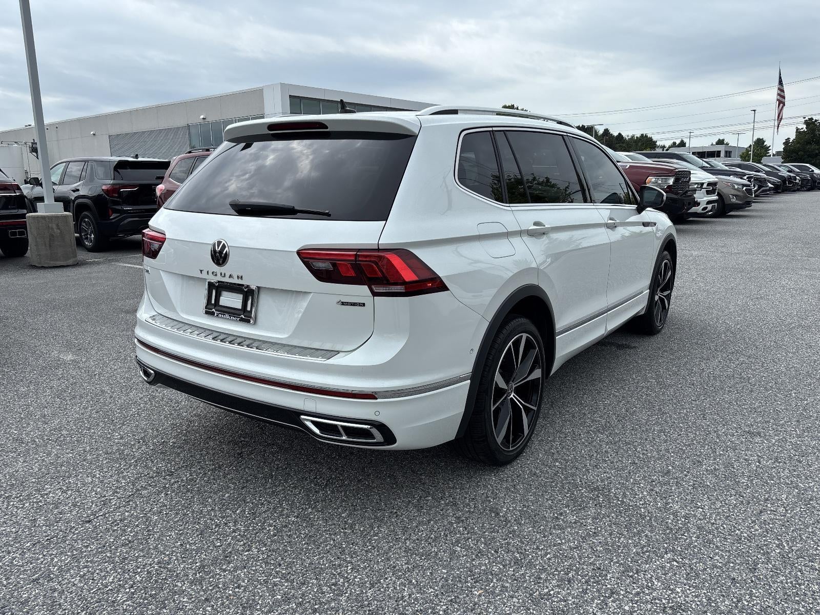 2022 Volkswagen Tiguan 2.0T SEL R-Line 4MOTION