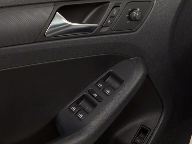 2013 Volkswagen Jetta 4dr Auto Base Sedan