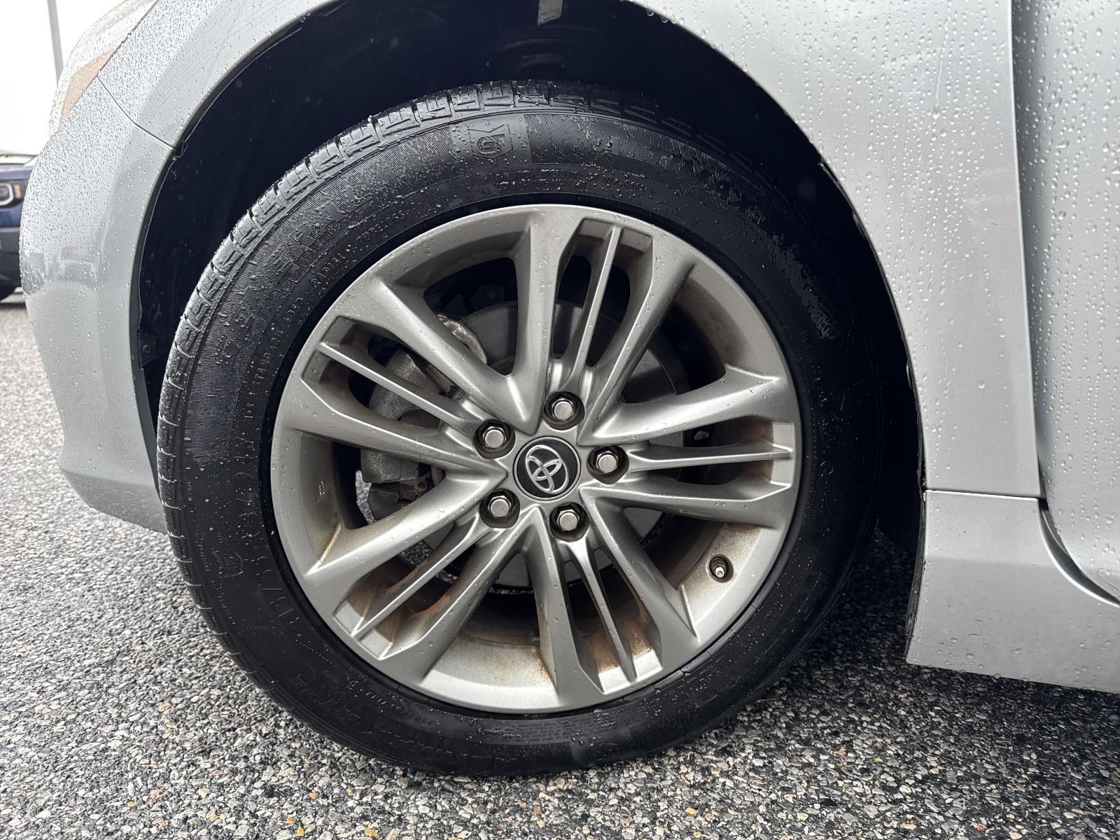 2017 Toyota Camry SE Auto (SE)