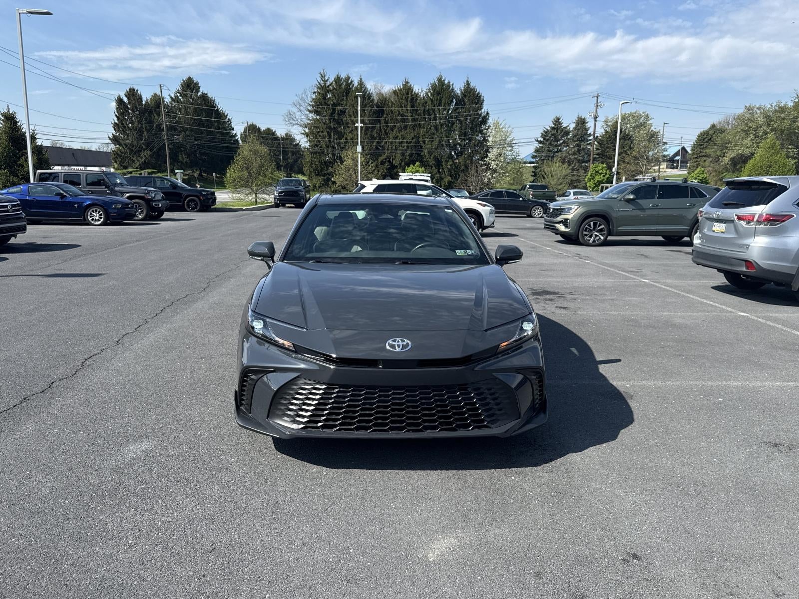 2025 Toyota Camry SE (SE)