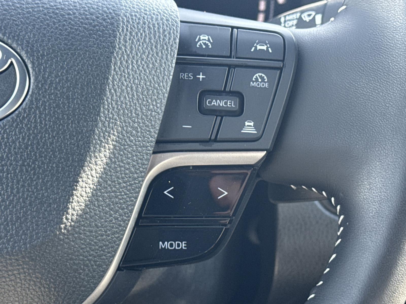 2025 Toyota Camry SE (SE)