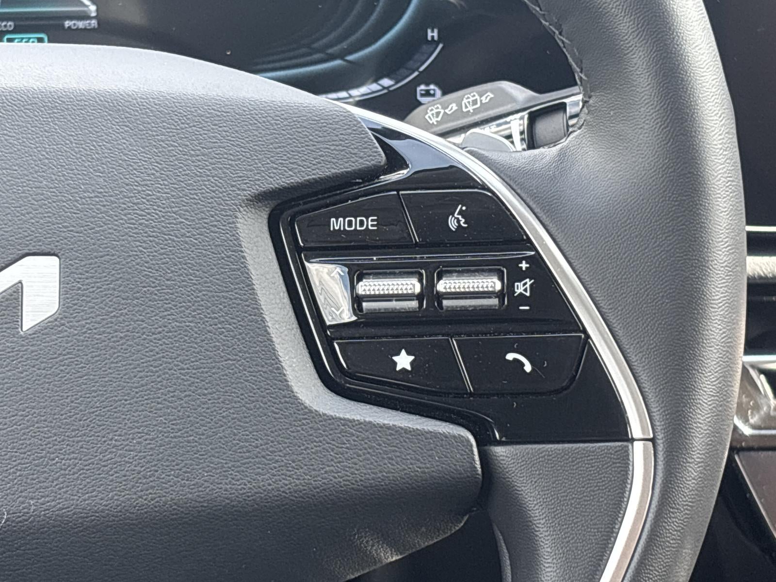 2025 Kia Niro SX FWD