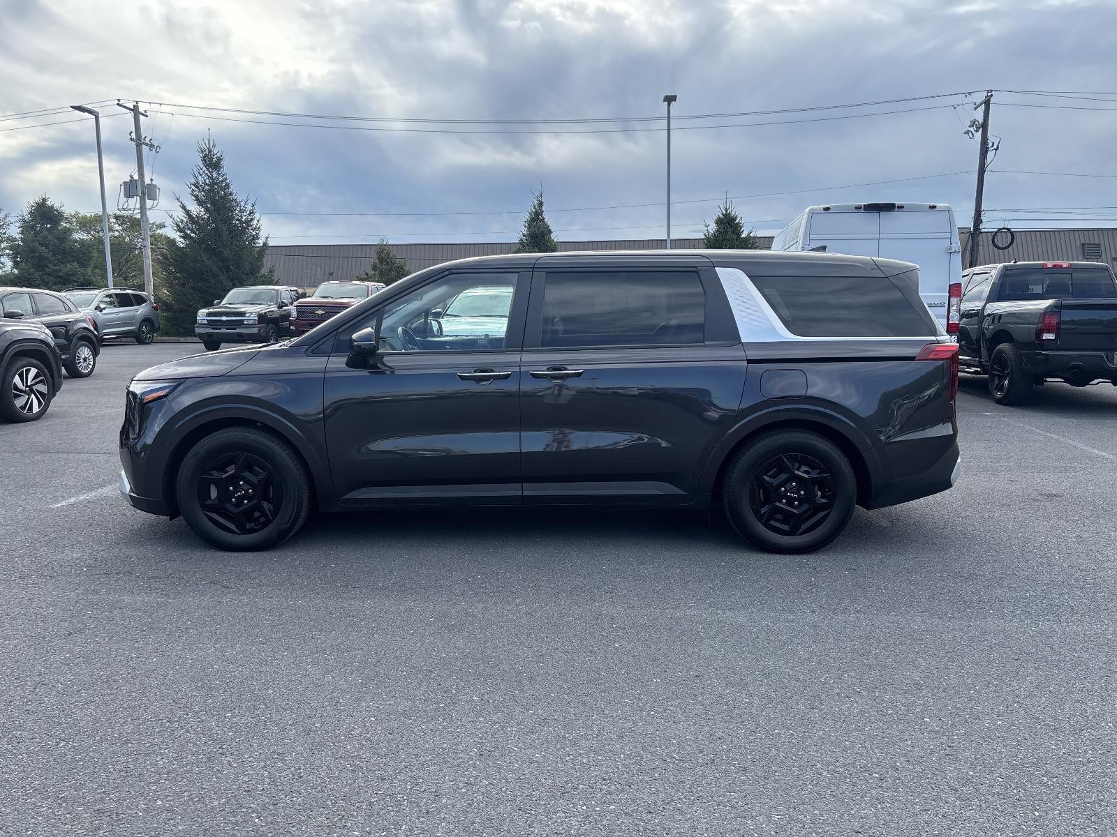 2025 Kia Carnival LXS FWD