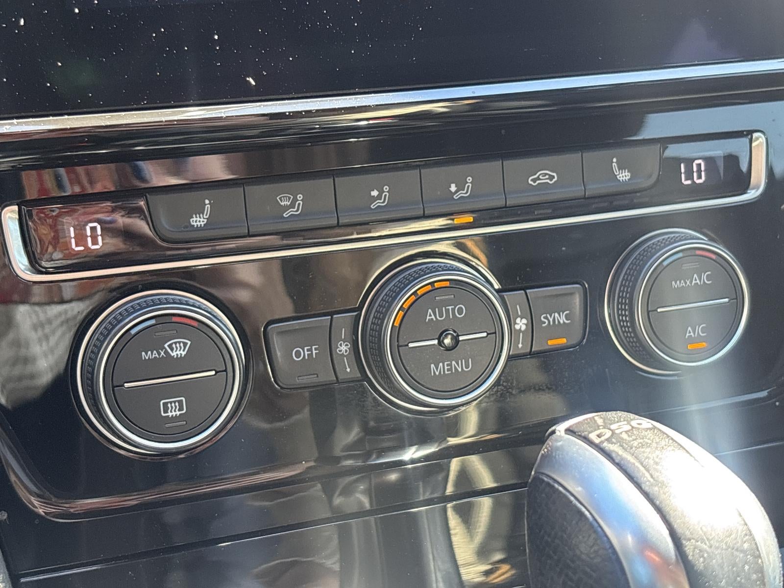 2018 Volkswagen Golf R 2.0T DSG w/DCC/Nav