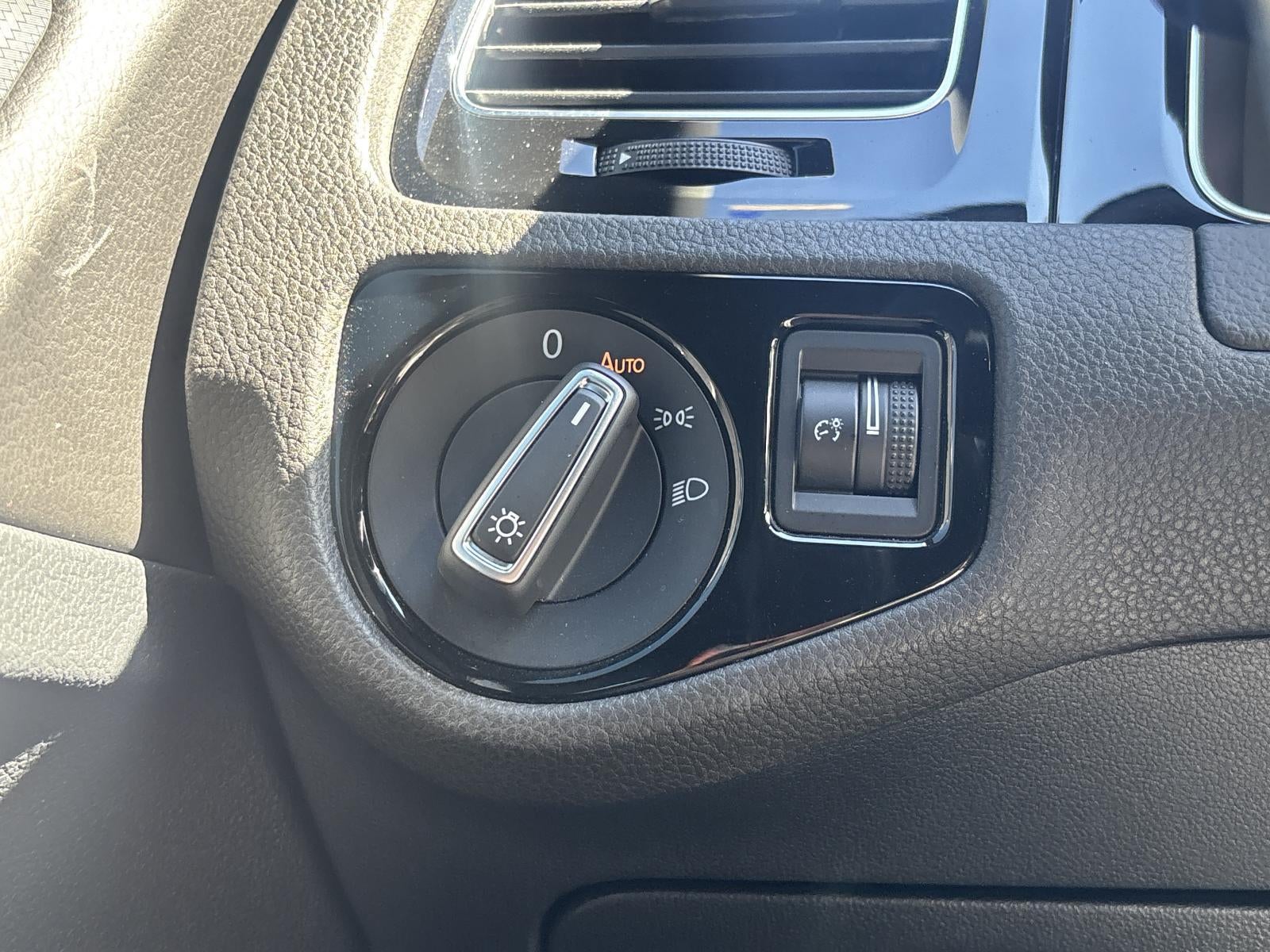 2018 Volkswagen Golf R 2.0T DSG w/DCC/Nav