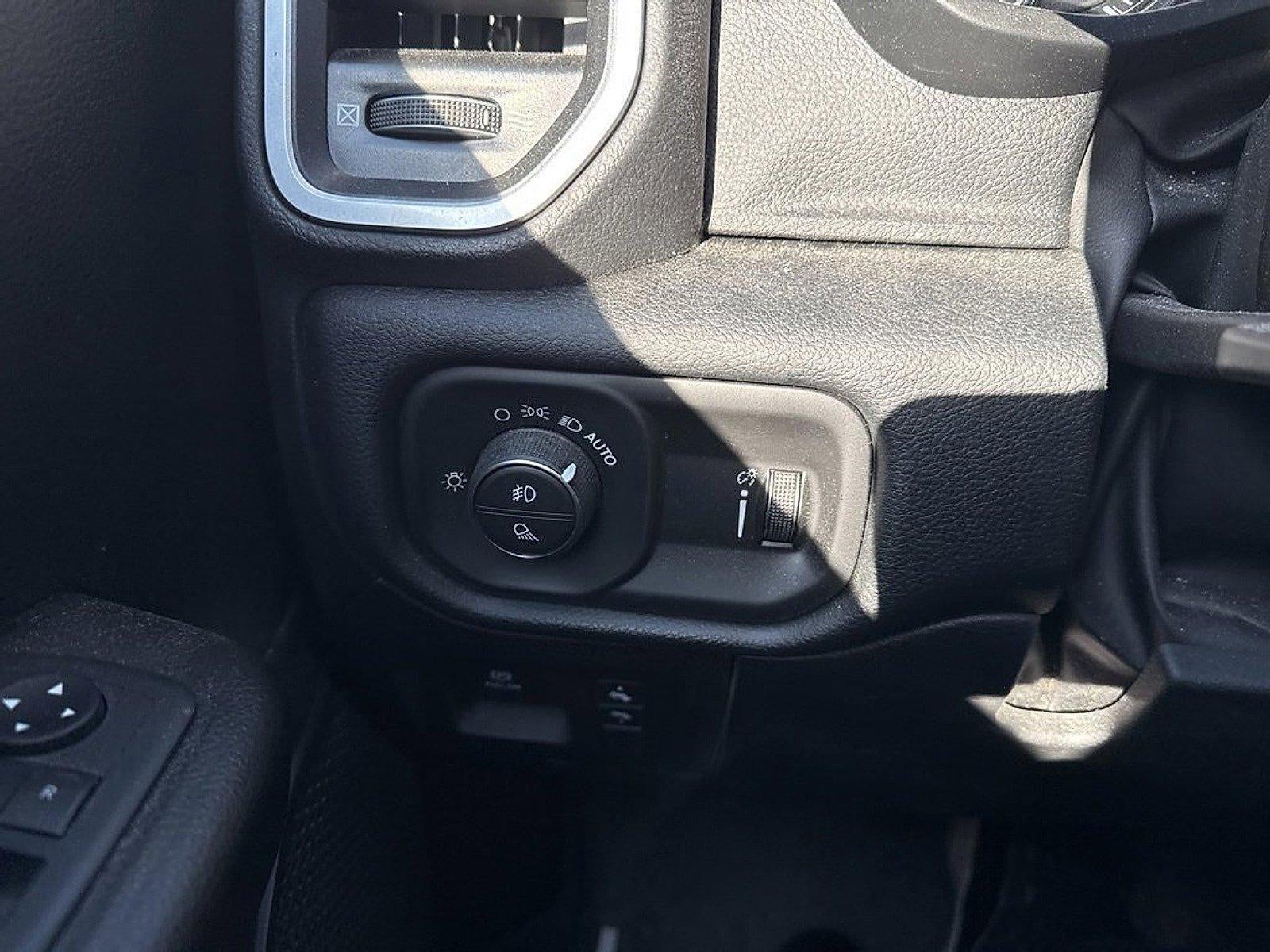 2022 RAM 1500 Big Horn 4x4 Crew Cab 5'7" Box