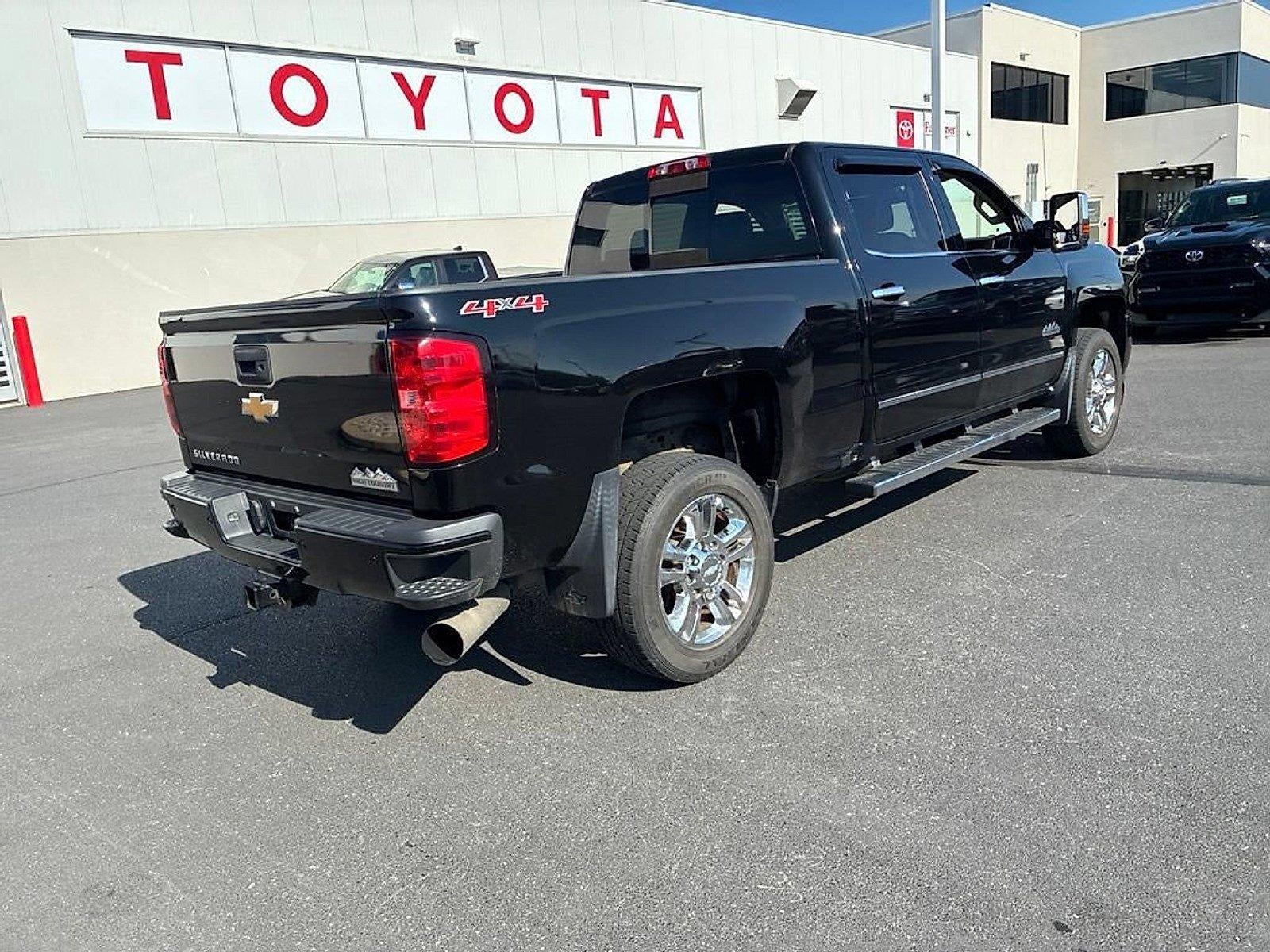 2016 Chevrolet Silverado 2500 HD Crew Cab Standard Box 4-Wheel Drive High Country