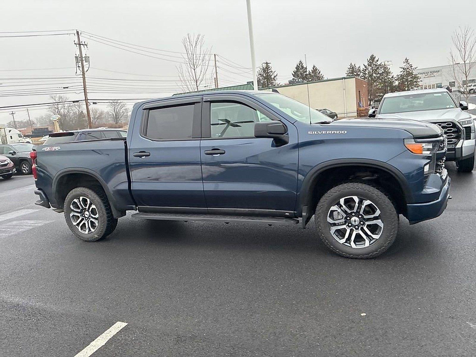 2022 Chevrolet Silverado 1500 Crew Cab Short Box 4-Wheel Drive Custom