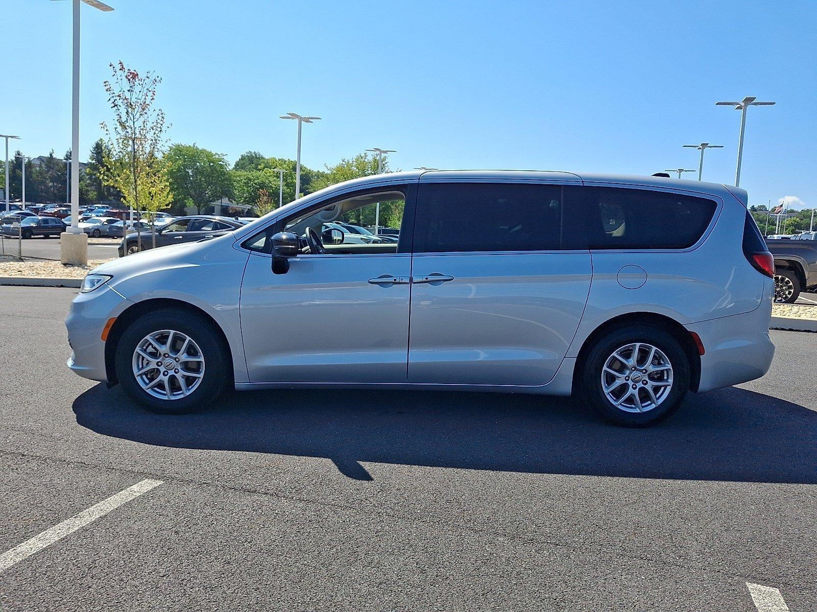 2024 Chrysler Pacifica Touring L FWD