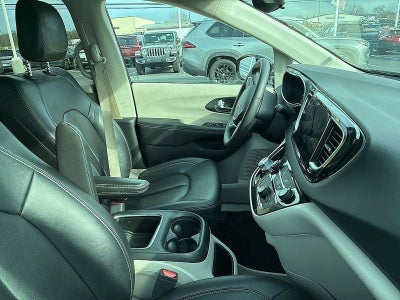 2024 Chrysler Pacifica Touring L FWD