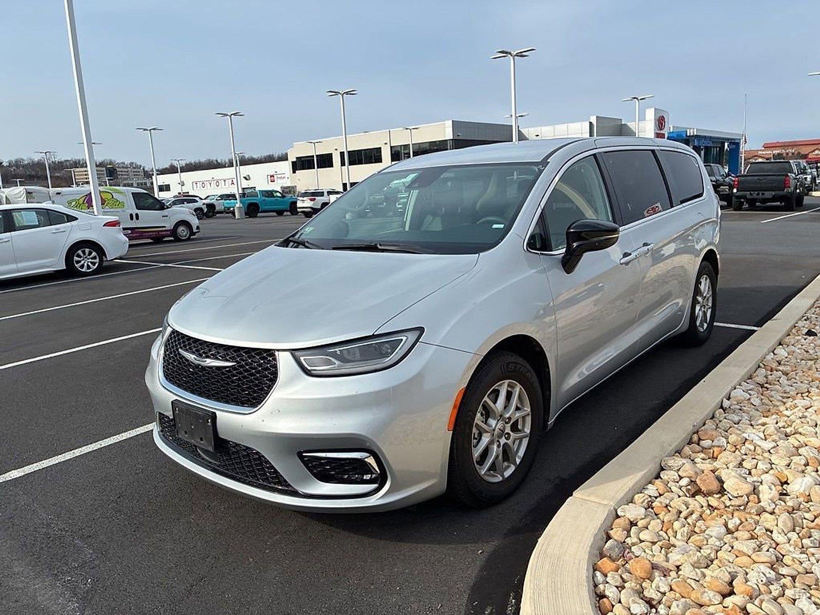 2024 Chrysler Pacifica Touring L FWD