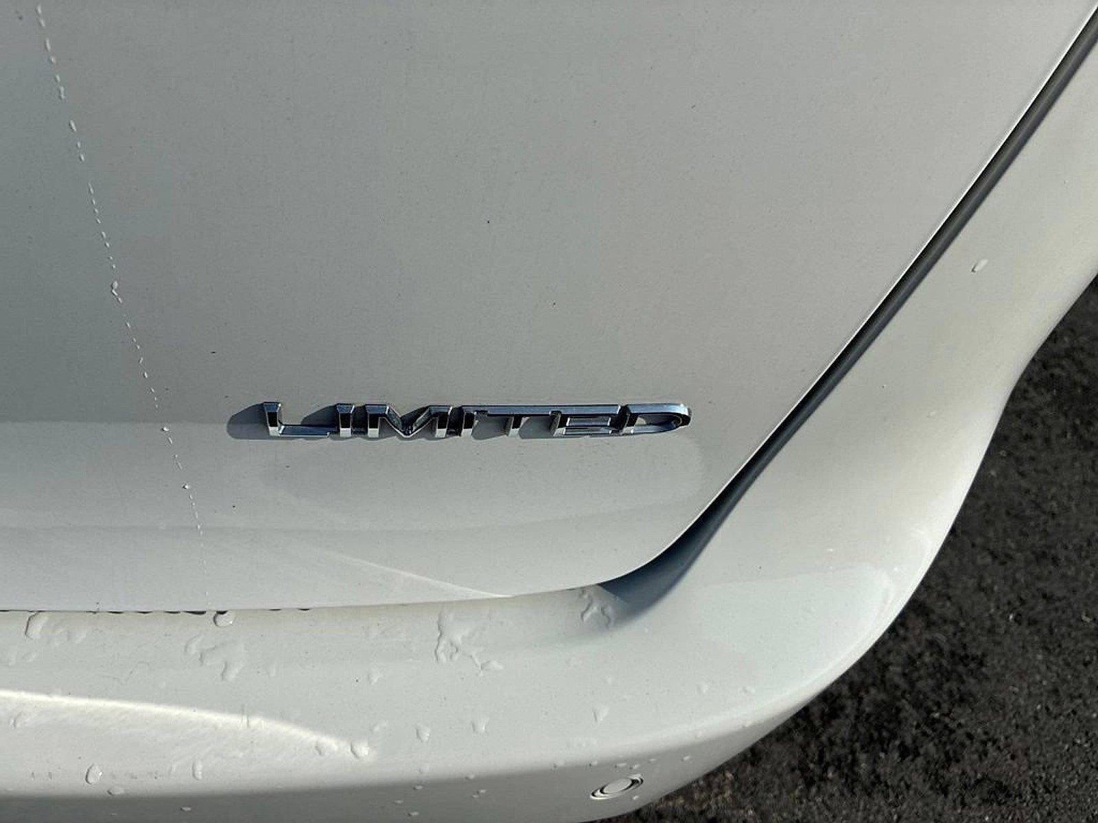 2020 Chrysler Pacifica Limited 35th Anniversary FWD *Ltd Avail*
