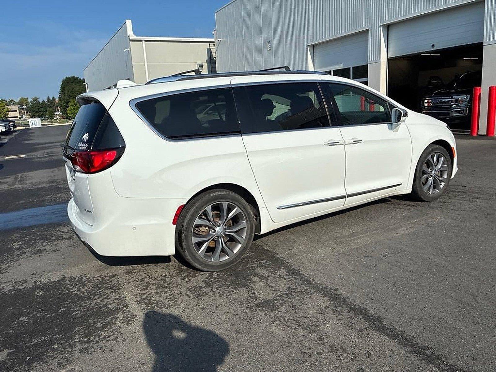 2020 Chrysler Pacifica Limited 35th Anniversary FWD *Ltd Avail*