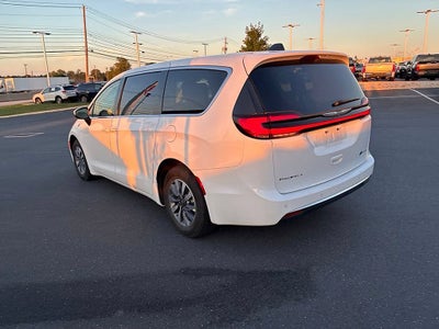 2023 Chrysler Pacifica Hybrid Touring L FWD