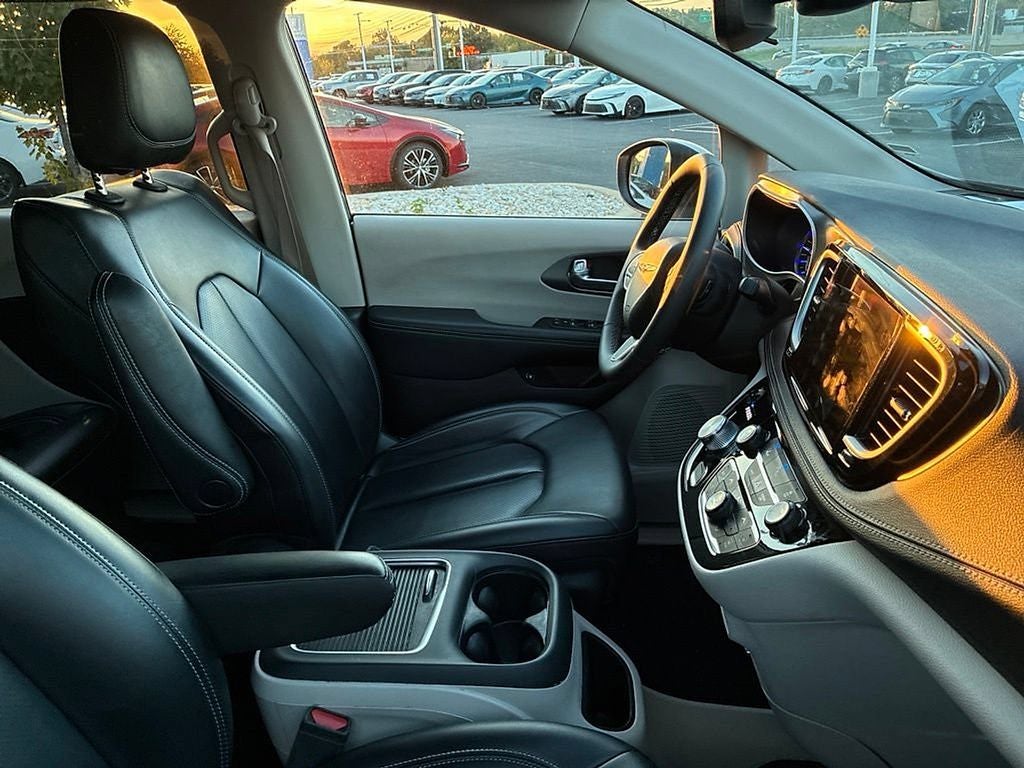 2023 Chrysler Pacifica Hybrid Touring L FWD