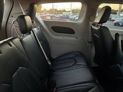 2023 Chrysler Pacifica Hybrid Touring L FWD
