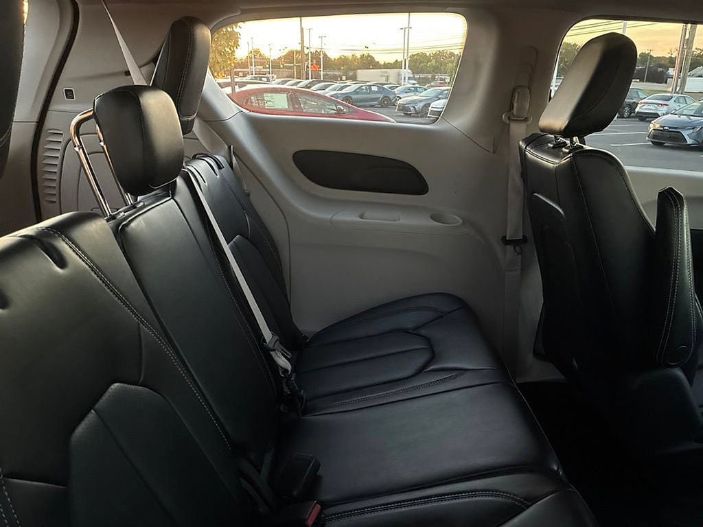 2023 Chrysler Pacifica Hybrid Touring L FWD