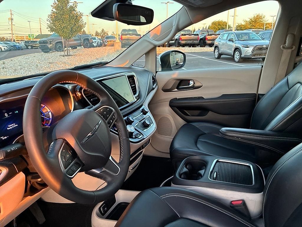 2023 Chrysler Pacifica Hybrid Touring L FWD