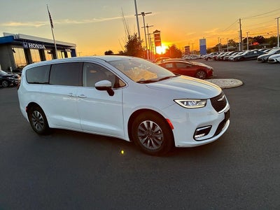 2023 Chrysler Pacifica Hybrid Touring L FWD
