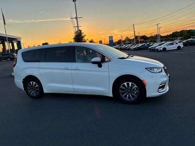 2023 Chrysler Pacifica Hybrid Touring L FWD
