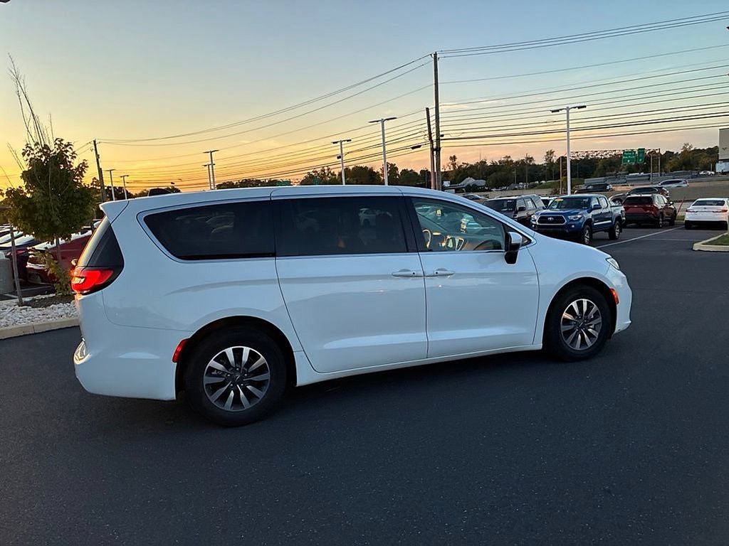 2023 Chrysler Pacifica Hybrid Touring L FWD