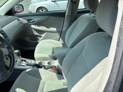 2013 Toyota Corolla 4dr Sdn Auto LE (Natl)