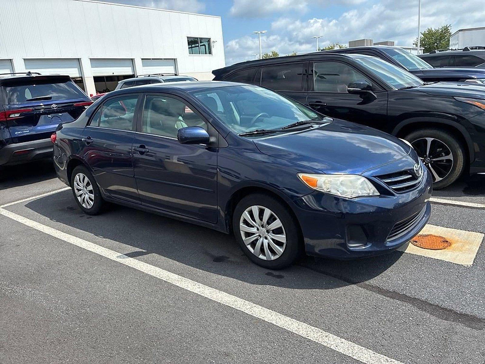 2013 Toyota Corolla 4dr Sdn Auto LE (Natl)