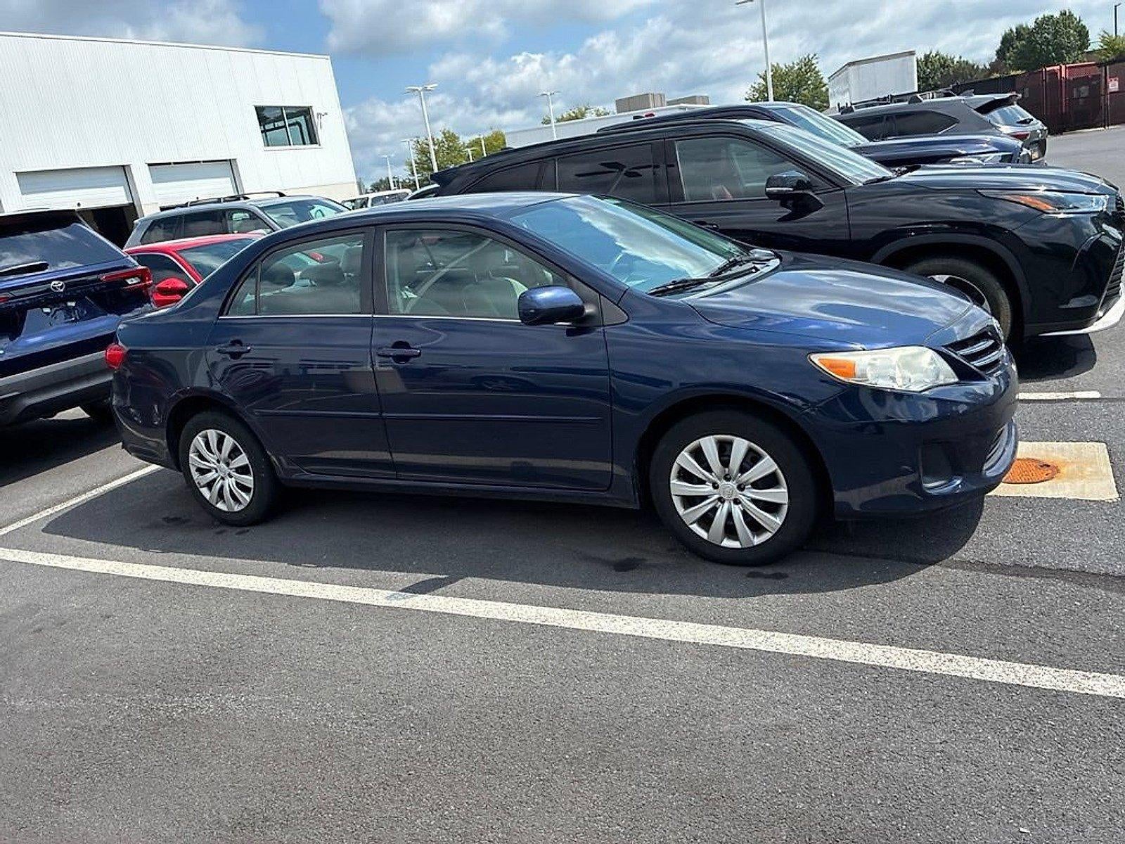 2013 Toyota Corolla 4dr Sdn Auto LE (Natl)
